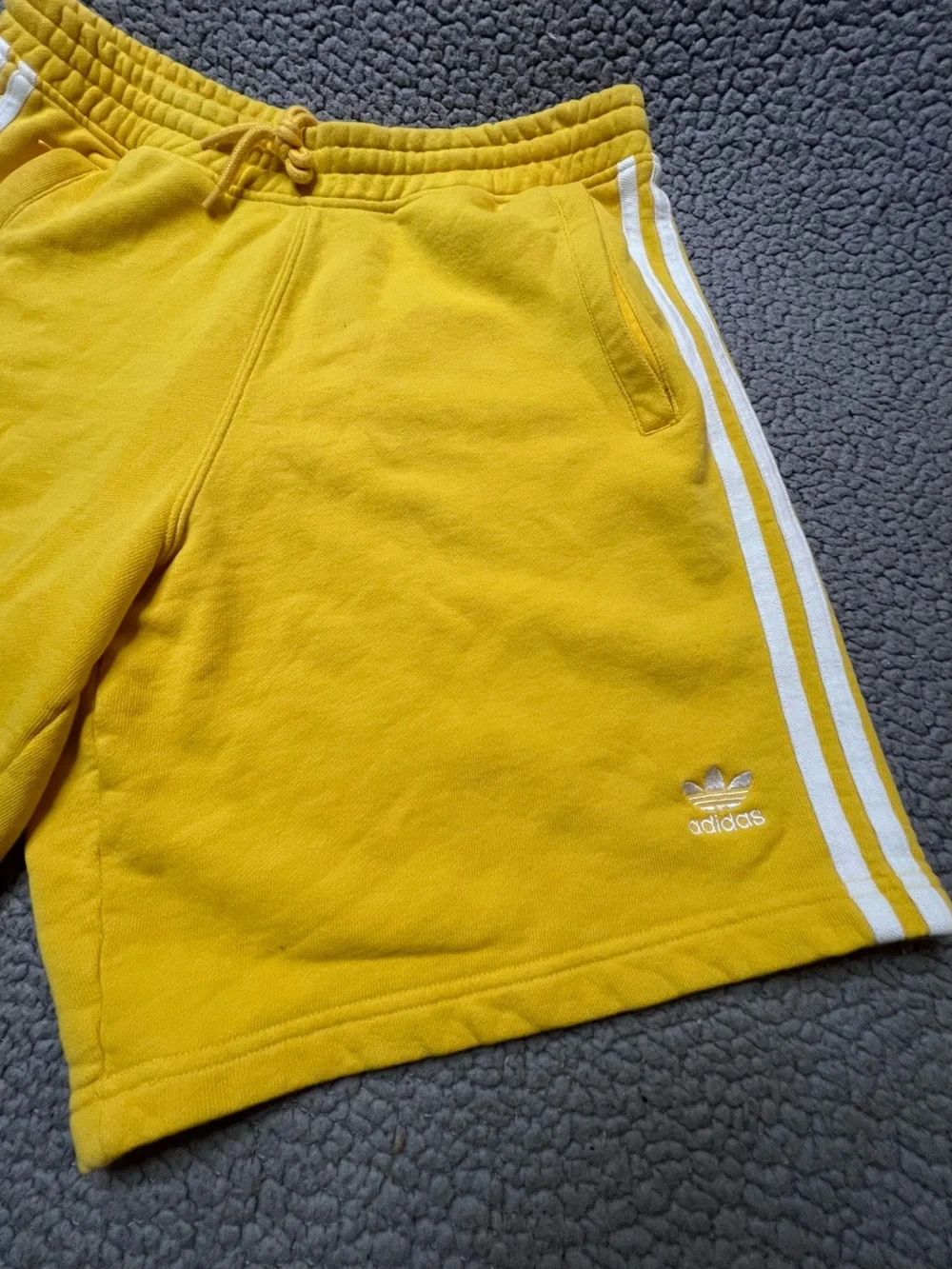 Adidas Originals Trefoil Shorts With Pockets Men’s Size Large Size Large Yellow